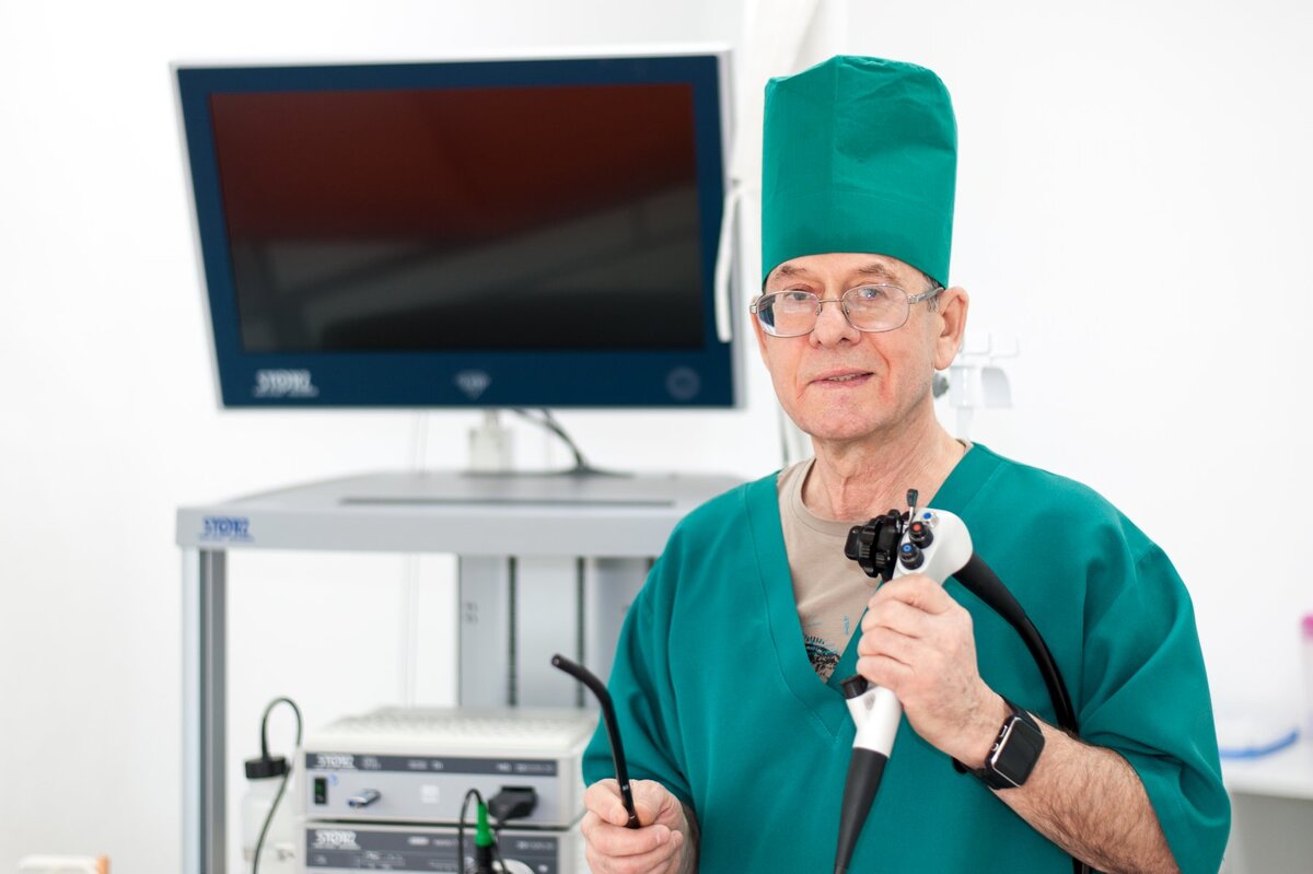 Врач гастроэнтеролог-эндоскопист, стаж - более 40 лет. Обладатель медали "Гиппократ". Врач высшей категории. Олег Григорьевич Чугай