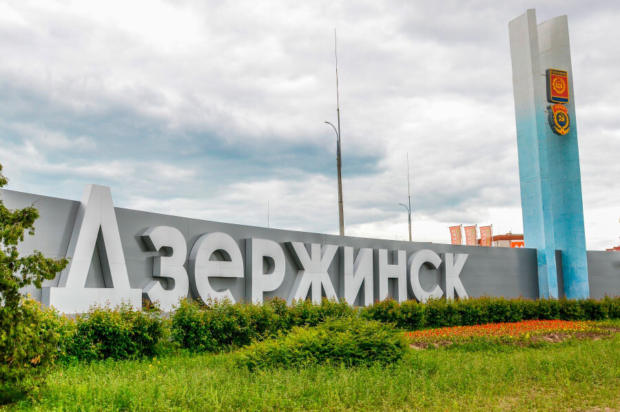 Выполнение работ по благоустройству предусматривается приоритетным федеральным проектом «Формирование комфортной городской среды». В 48 дворах планируется обновить асфальт, установить уличное освещение, урны и скамейки, а в шести – оборудовать автостоянки, зоны отдыха, а также детские и спортивные площадки.   
