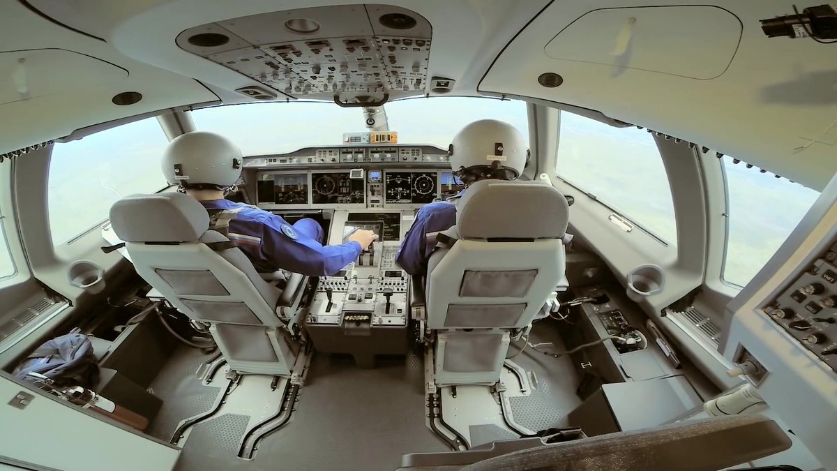 Европейские пилоты в кабине МС-21