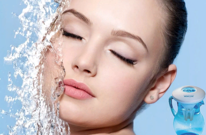 О благотворном влиянии серебра на организм человека известно давно. С его помощью получают серебряную воду, которую широко используют в медицине, косметологии, быту, садоводстве.