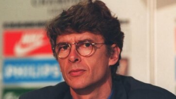 Мы часто ругаемся на решения тренеров и утверждаем, что уж мы-то знали бы что сделать на их месте. Но не так это просто – и даже великие специалисты порой ошибались так, что, казалось бы, их карьера завершена, не успев начаться. Но они возвращались и доказывали, что учиться на ошибках можно и нужно.

