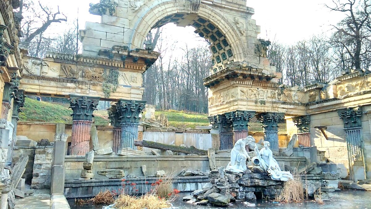Красочные развалины