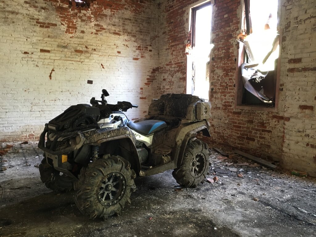 Квадроцикл в отстойнике 