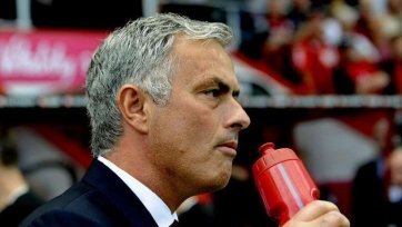 Как сообщает Footmercato, экс-наставник «Манчестер Юнайтед» рассматривается «Баварией» возможным новым главным тренером мюнхенской команды в новом сезоне.
