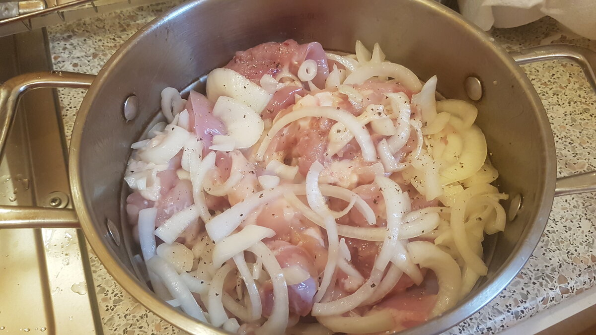 Желательно выбирать посуду с крышкой