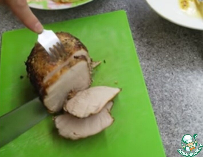 Сегодня приготовим кусок свиной лопатки со специями в молоке. Мы сначала замаринуем свинину со специями, а потом будем её томить в молоке. В итеге мы получим нежный кусок свиной лопатки. В общем смотрим!