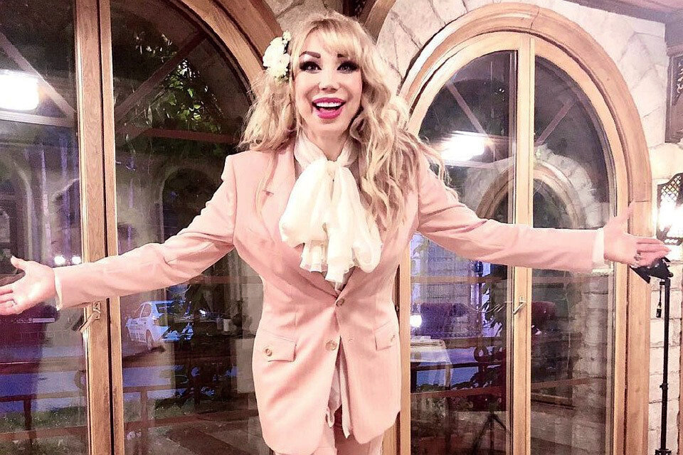 Наши дни, пластика, певица