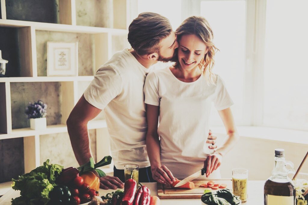 Нравится ли вам совместная готовка? Или же на кухне должна быть одна хозяйка, как думаете?