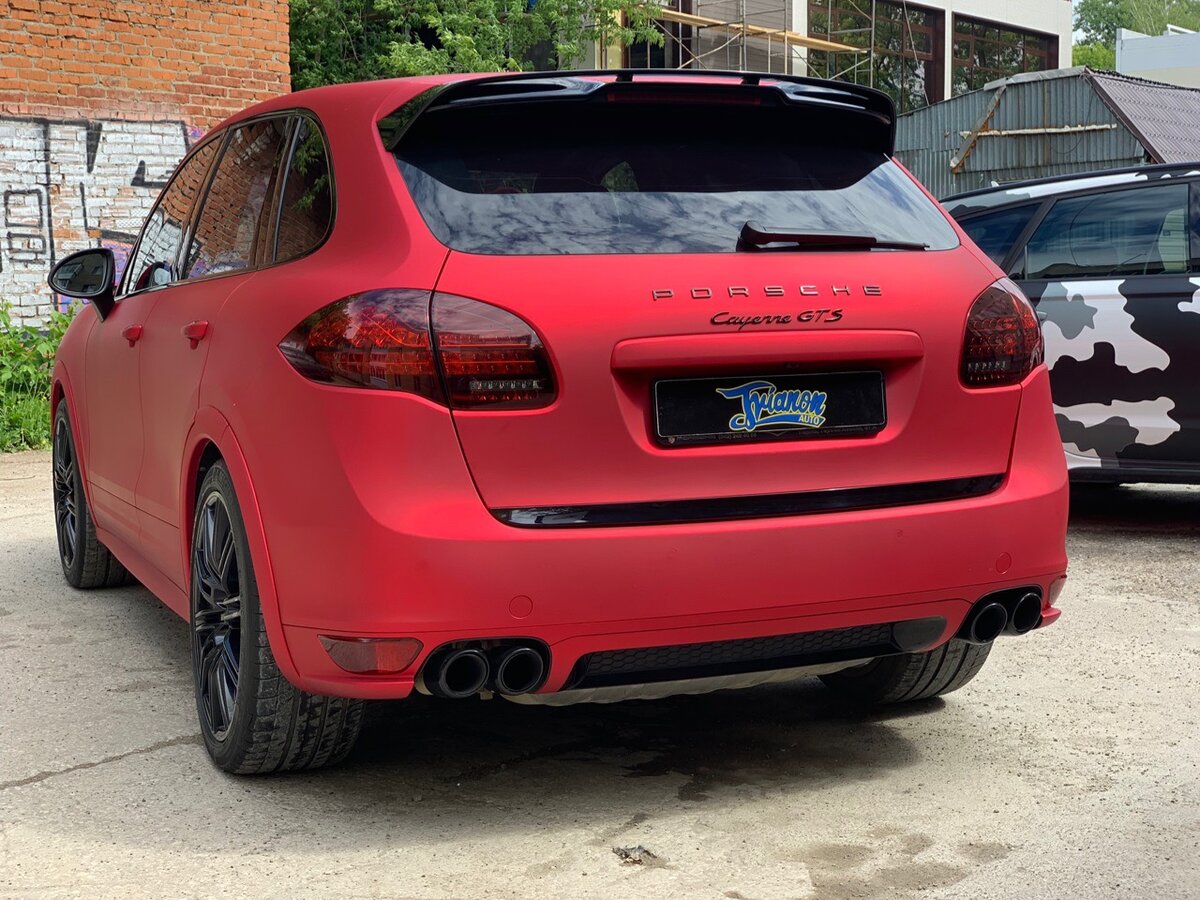 Porsche Cayenne в матовой пленке