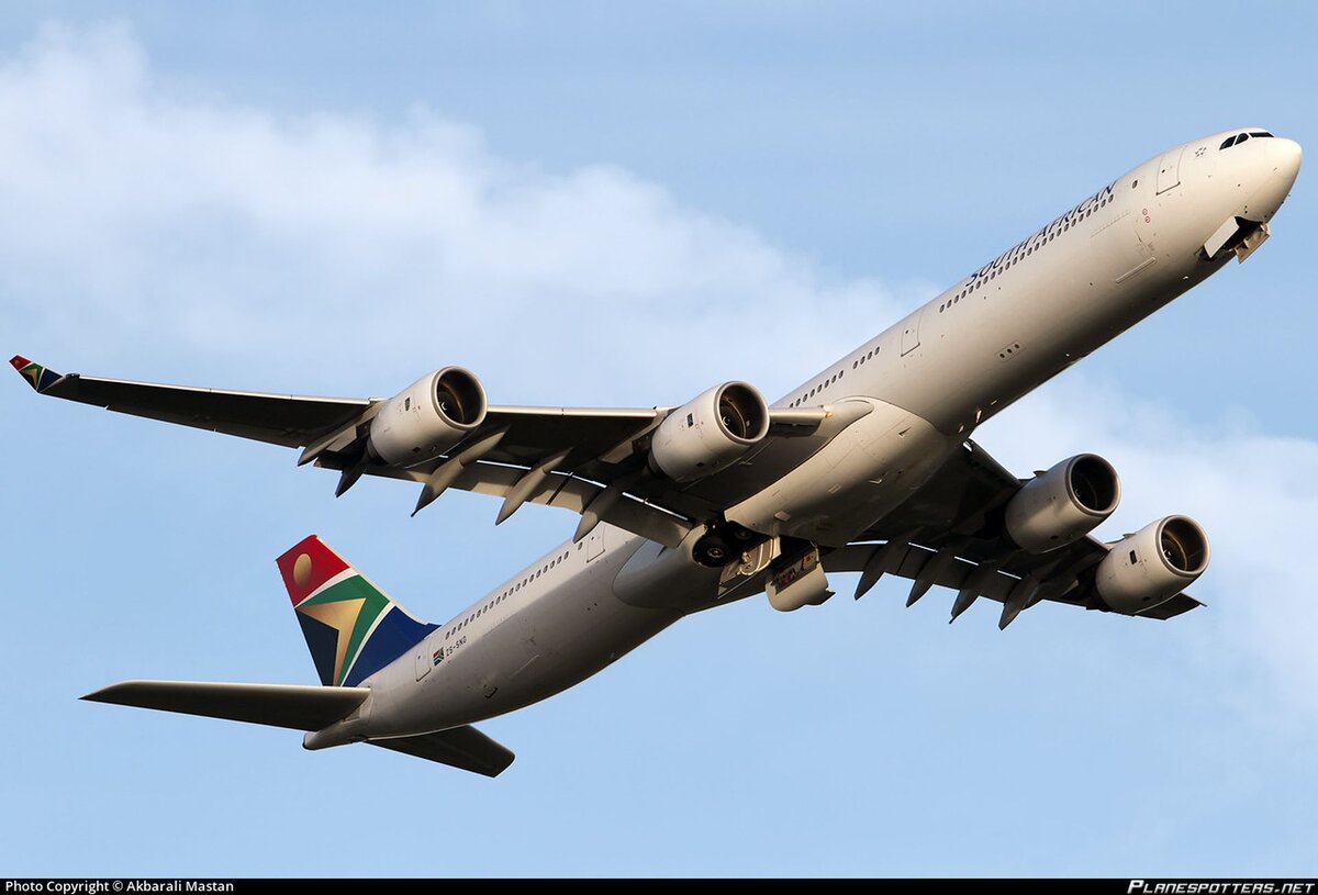 Один из выставленных на продажу Airbus A340-642 авиакомпании South African Airways