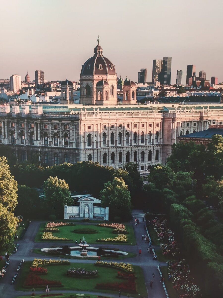 (это я сфотал плакат, в метро Вены)
