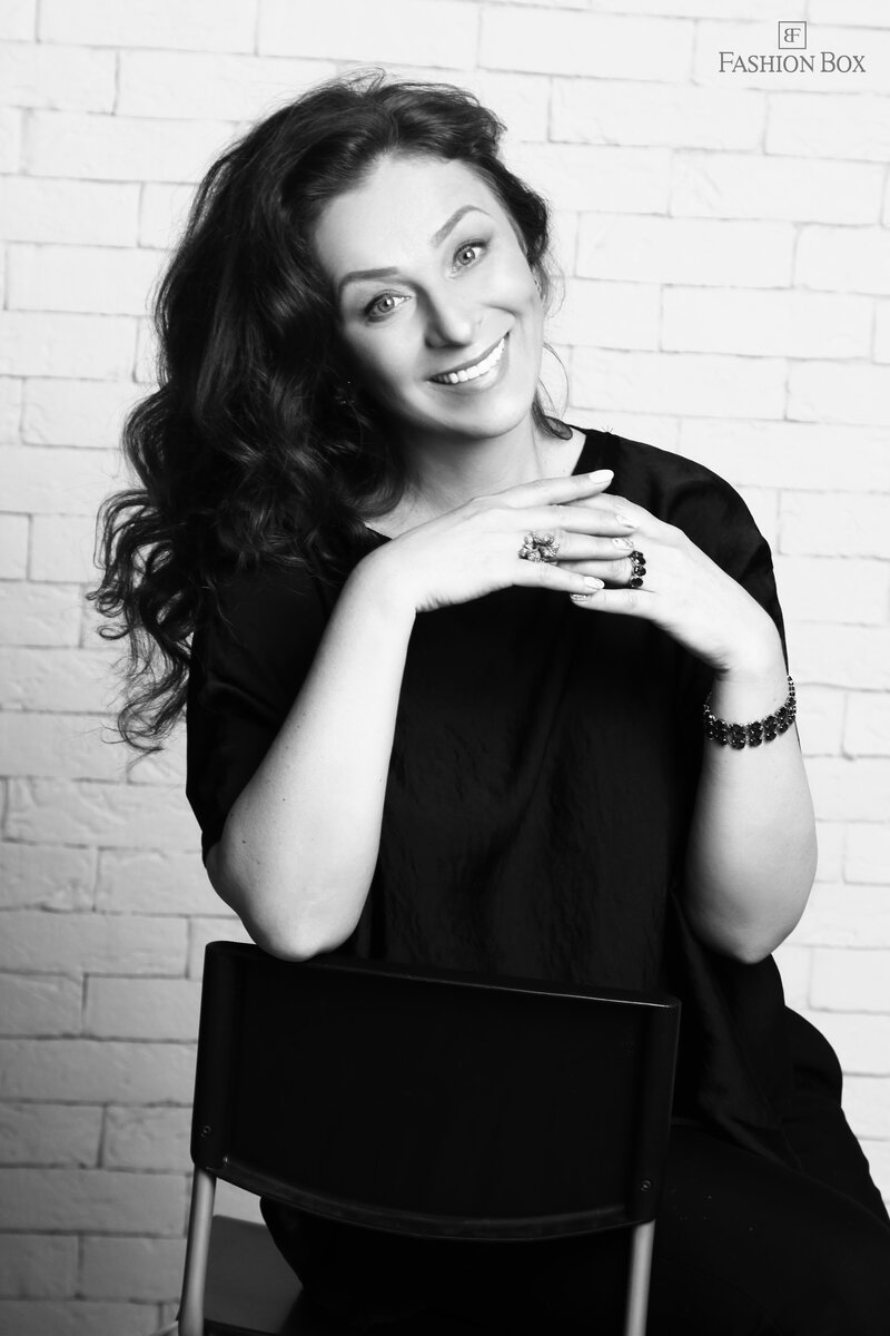  с компаниями многоуровневого маркетинга я познакомилась в 2013. тогда готовилась уезжать с Дубай и было страшно, что в России делать ? и не в какие бизнеса влазить не хотелось . .

Вот как бы так умудриться, что б без заморочек- бумажная волокита, ,бухгалтерия и прочие радости и все таки что б бизнес и что б деньги можно было вот как в реальном бизнесе зарабатывать - тобишь ( если пошёл конечно)) и без рисков и представь - ещё что б с минимальными затратами .И что б было приятно и что б легко .
.
Мечта идиота 🤣НО! каждому идиоту исполнение мечт! НО! смею заметить, что всё ж в определённых рамках - так как, ЕСЛИ НЕТ РЕАЛЬНОГО ПРОДУКТА - это фин.пирамида! И тут как не крути и не придумывай и как бы и что бы тебе не рассказывали - и как бы это не называлось - фонд милосердия или взаимопомощи или для приобретения квартиры....всё, - нет продукта - значит та самая пирамида - и ничего там можешь не ждать! Конечно лапши на ушах= будет у тебя много и много рассказов про перспективы, собственно это лично твой выбор, собственно и шоу должно быть оплачено).
.
▶️▶️▶️▶️▶️тут соберу свои рассказы без прекрас про млм - и главное - нафига это надо и откуда деньги и всякие размышления мои - благо с 2013 г в этой сфере и есть чем поделится. 