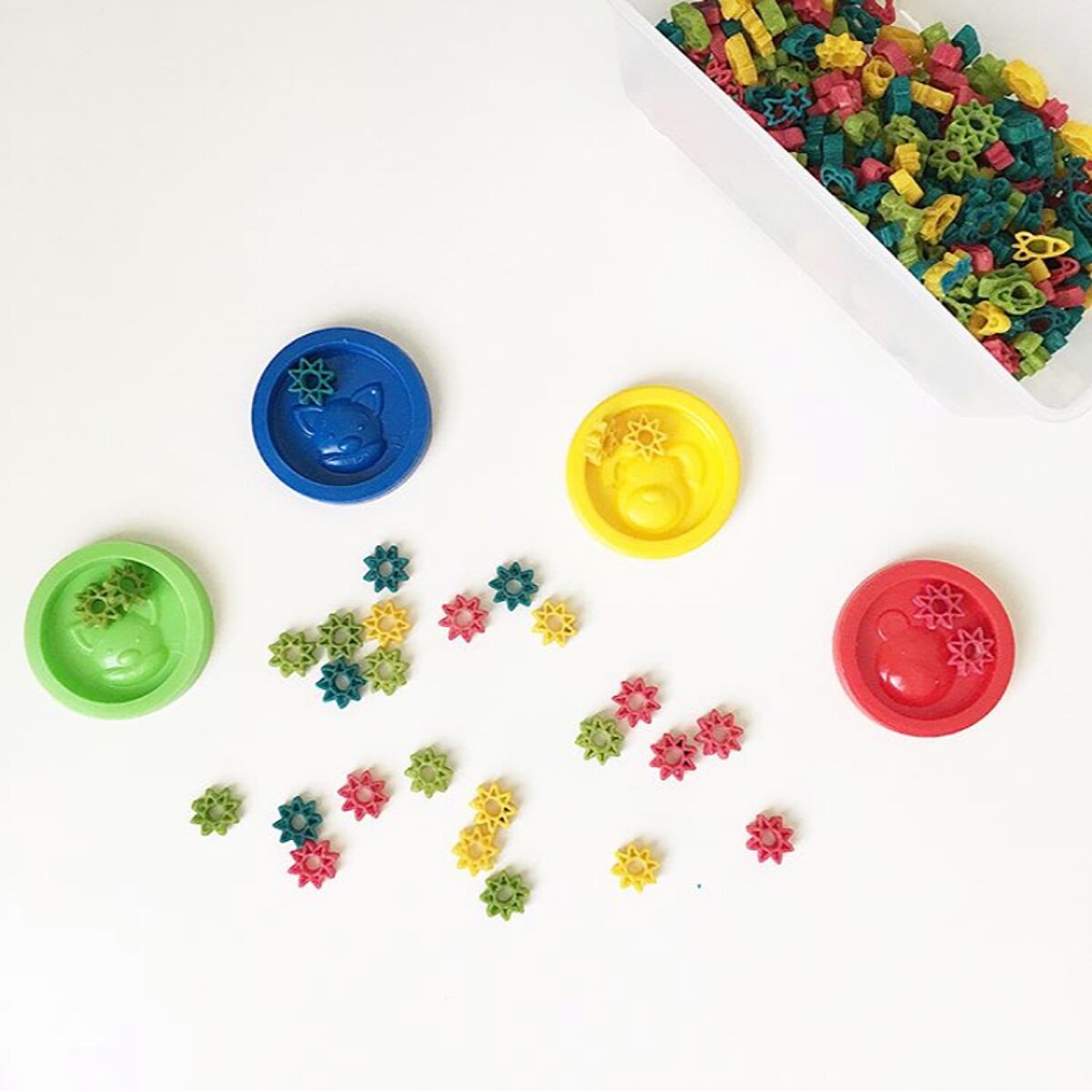 3.Наводим порядок (сортируем макароны по цветам)