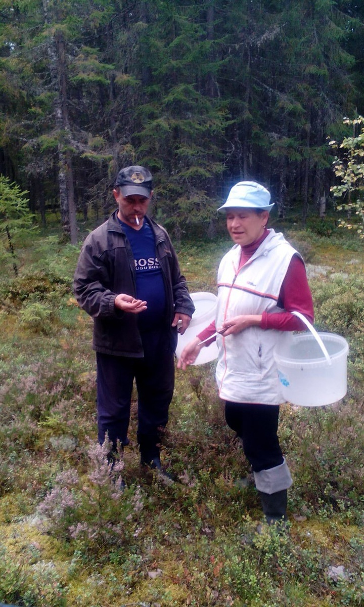 Вот, специально для вас попросил у брата семейные фотографии. Андрей и Света