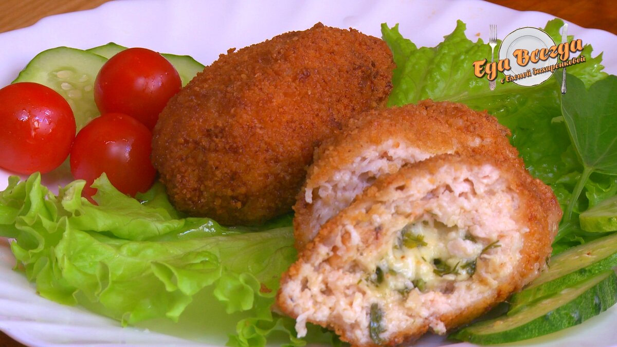 Котлета с начинкой внутри как называется. Котлеты в масле. мясные бомбочки с начинкой. котлеты с маслом внутри. котлеты с маслом внутри название.