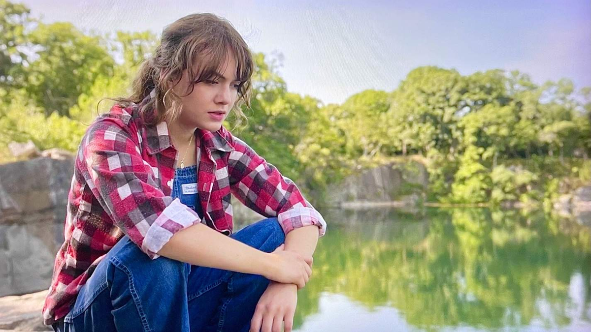 Кадр из фильма CODA. Режиссер: Сиан Хедер. Оператор: Паула Хьюидобро. Производство: Pathé Films, Picture Perfect Federation, Vendome Pictures