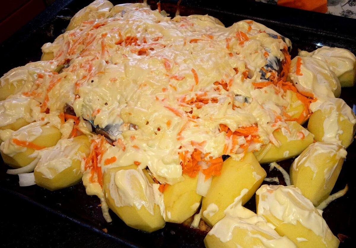 Запеченная рыба с картошкой и овощами в духовке