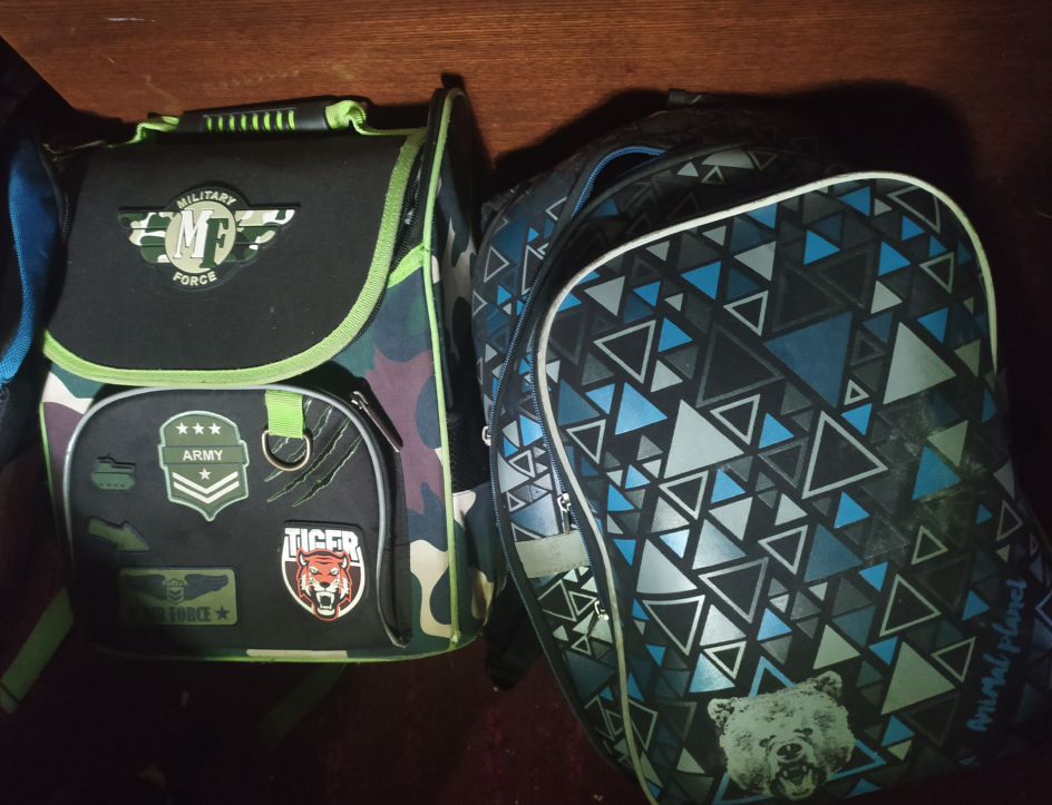 рюкзаки лежат в кладовке и по старой доброй традиции ждут своей участи, что где-нибудь еще пригодятся. 