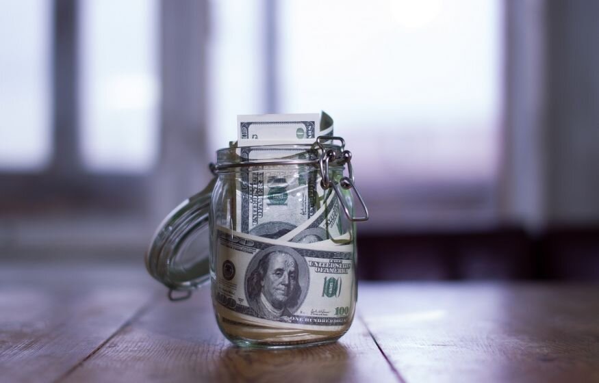    Спрос на доллар резко вырос после решения Центробанка РФ