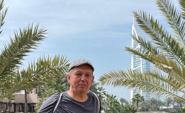 На фоне "Паруса"