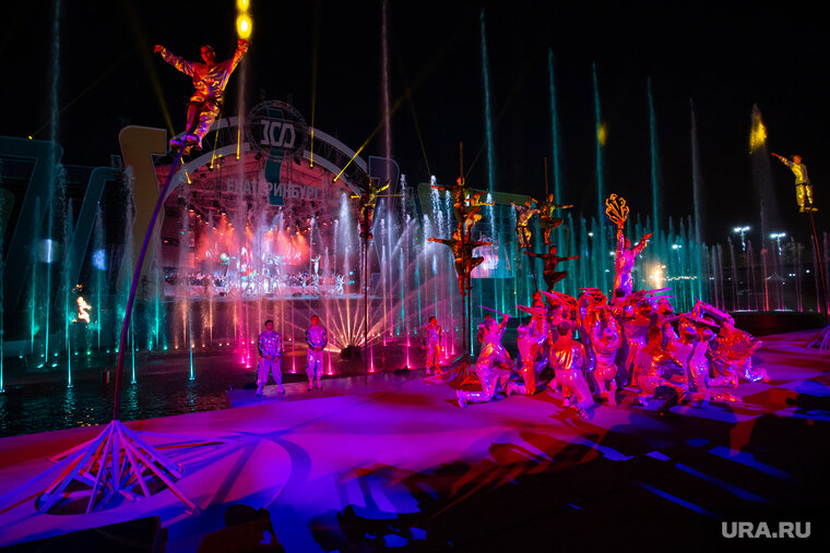    Фонтан стал еще одним подарком городу