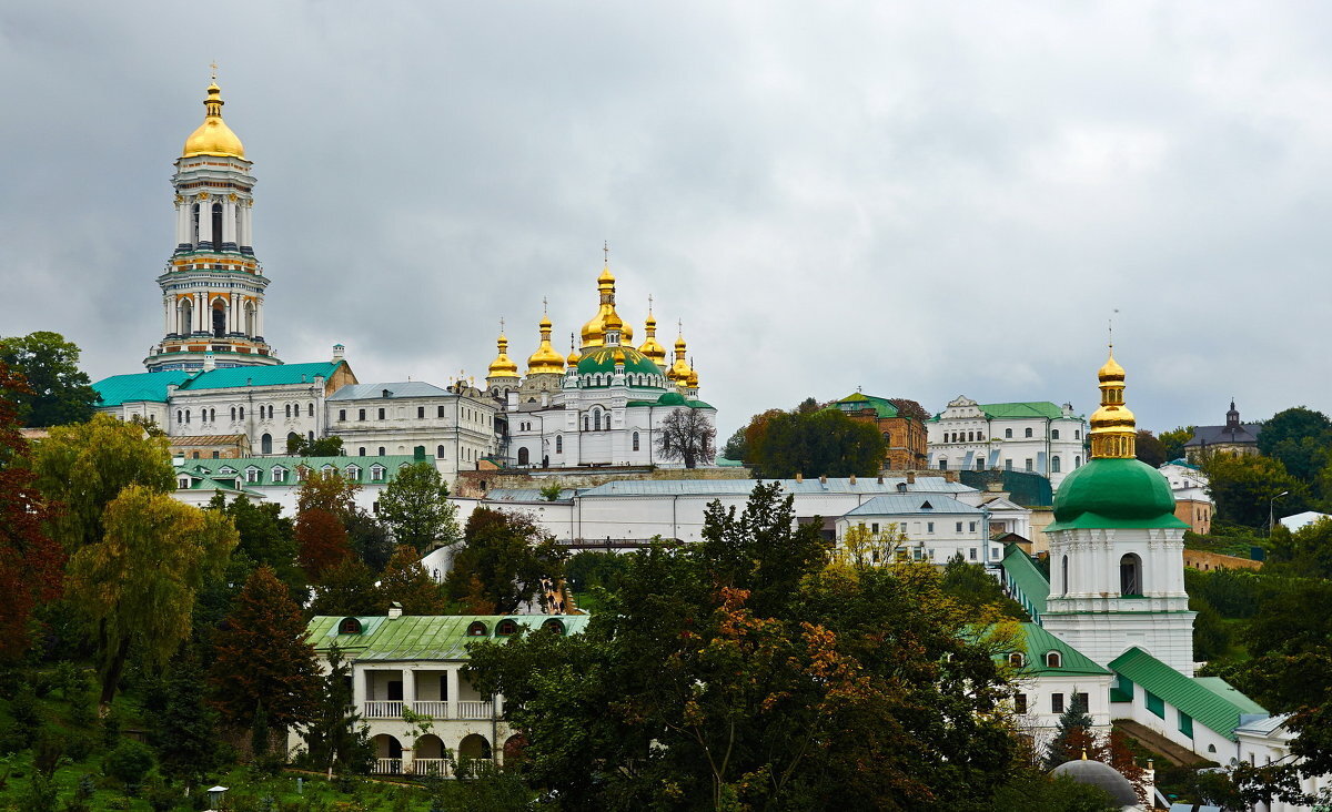 Фото киево печерской. Киево-Печерская Лавра (Печерский монастырь). Киево-Печерская Лавра Киев 1051. Киево-Печерская Лавра (г. Киев). Киево-Печерская Лавра Киев ЕГЭ.