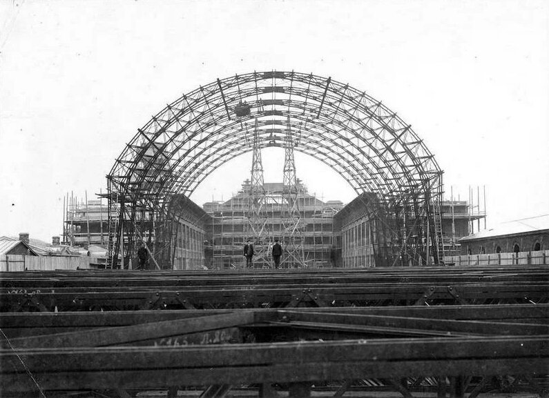 Строительство дебаркадера по проекту Шухова, 1916 год. Источник: pastvu.com