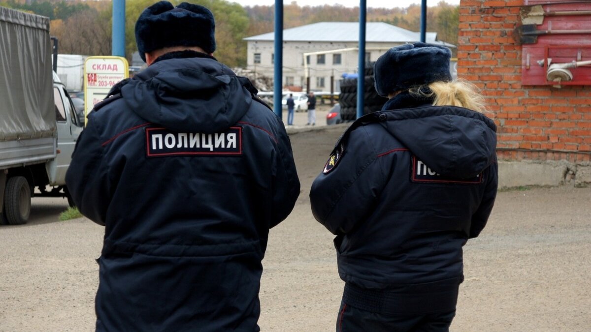     В Казани осудили 60-летнего местного жителя за применение насилия в отношении представителя власти. Об этом сообщил старший помощник прокурора Татарстана по взаимодействию со СМИ Руслан Галиев.