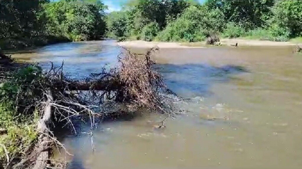     В Лазовском округе продолжается подъем воды на местных реках. Ранее сообщалось, что туристы покинули «капкан» между морем и рекой Глазковка.