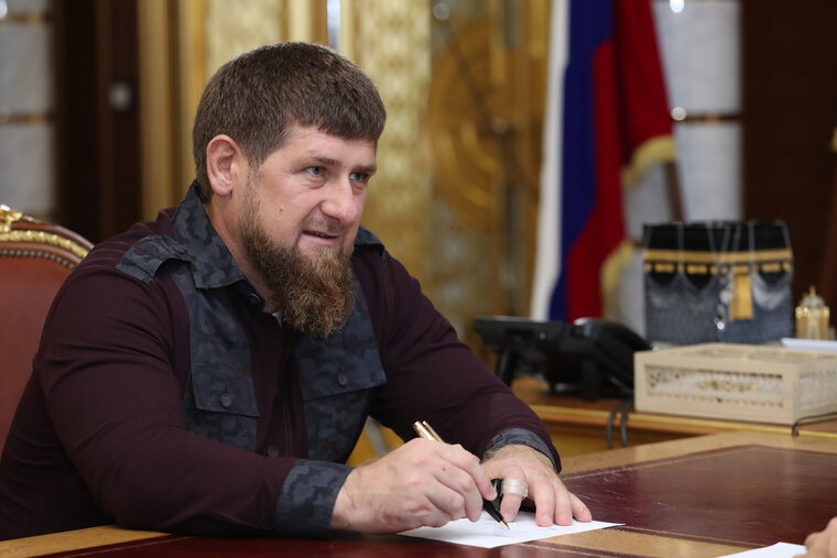    Рамзан Кадыров навестил своего дядю в ЦКБ