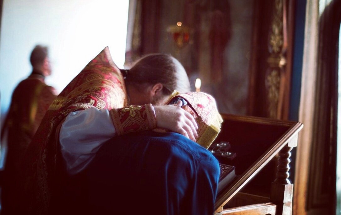 Если начали заниматься картами Таро, покайтесь и перестаньте заглядывать в будущее.