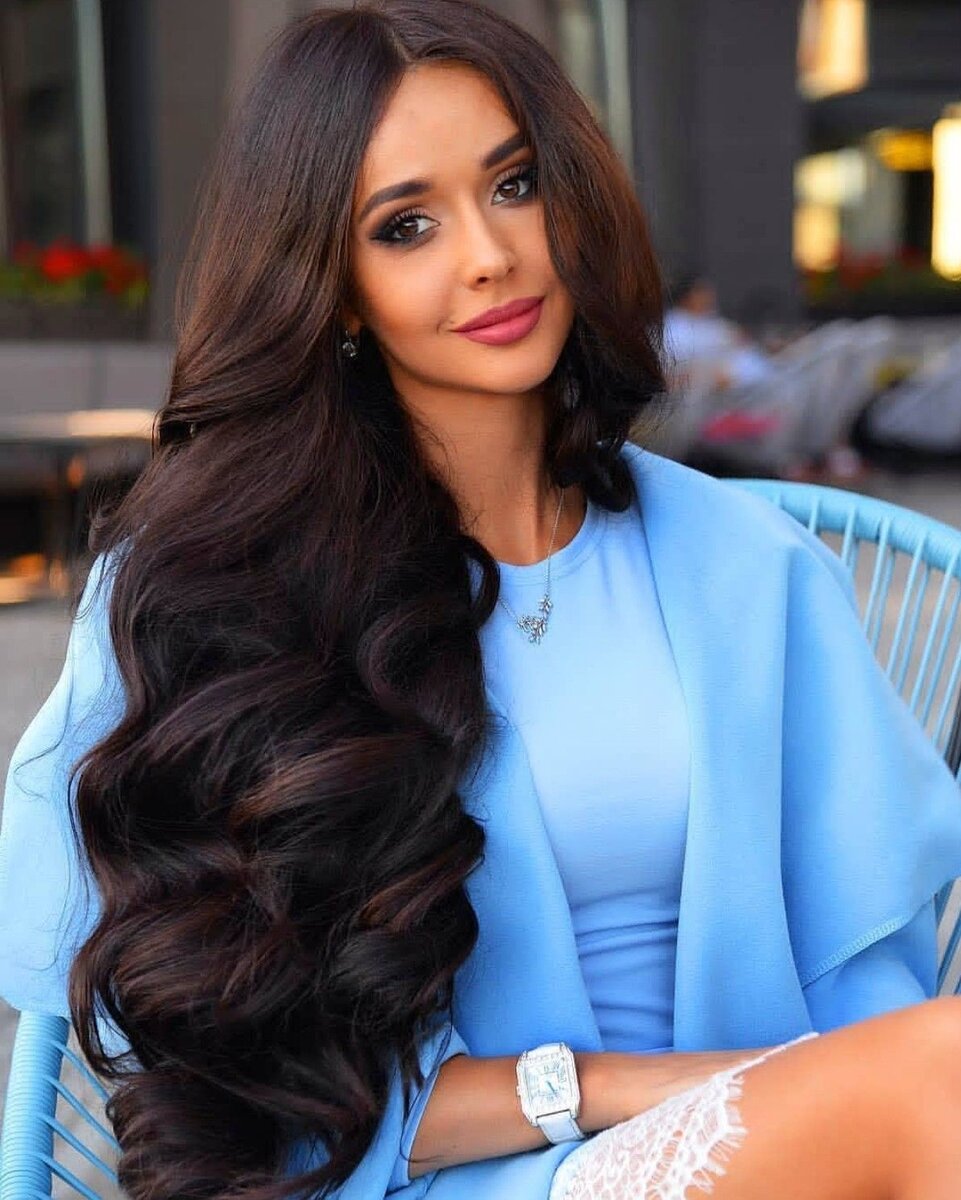 Ухоженная девушка всегда привлекает к себе внимание.