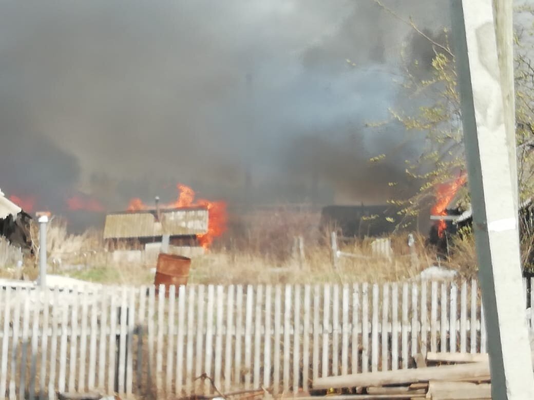 Пожар село Пашково причина пожара многолетние заросли сухой травы. 