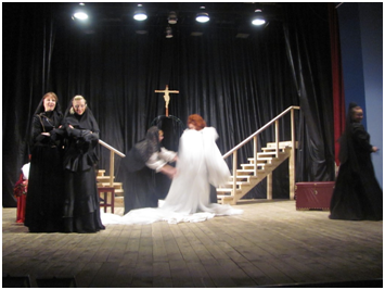   Сцена из нашего спектакля по драме «Дом Бернарды Альбы» Федерико Гарсиа Лорка