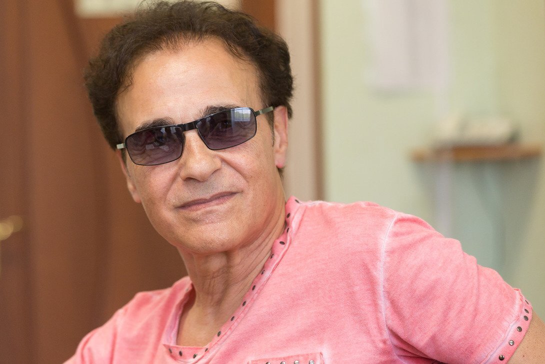 FR David, конечно, постарел, но, по сравнению со многими нашими соотечественниками его ровесниками выглядит отлично.