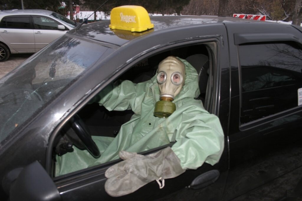 Креативный способ работы в такси в условиях коронавируса (Фото взято из открытых источников)