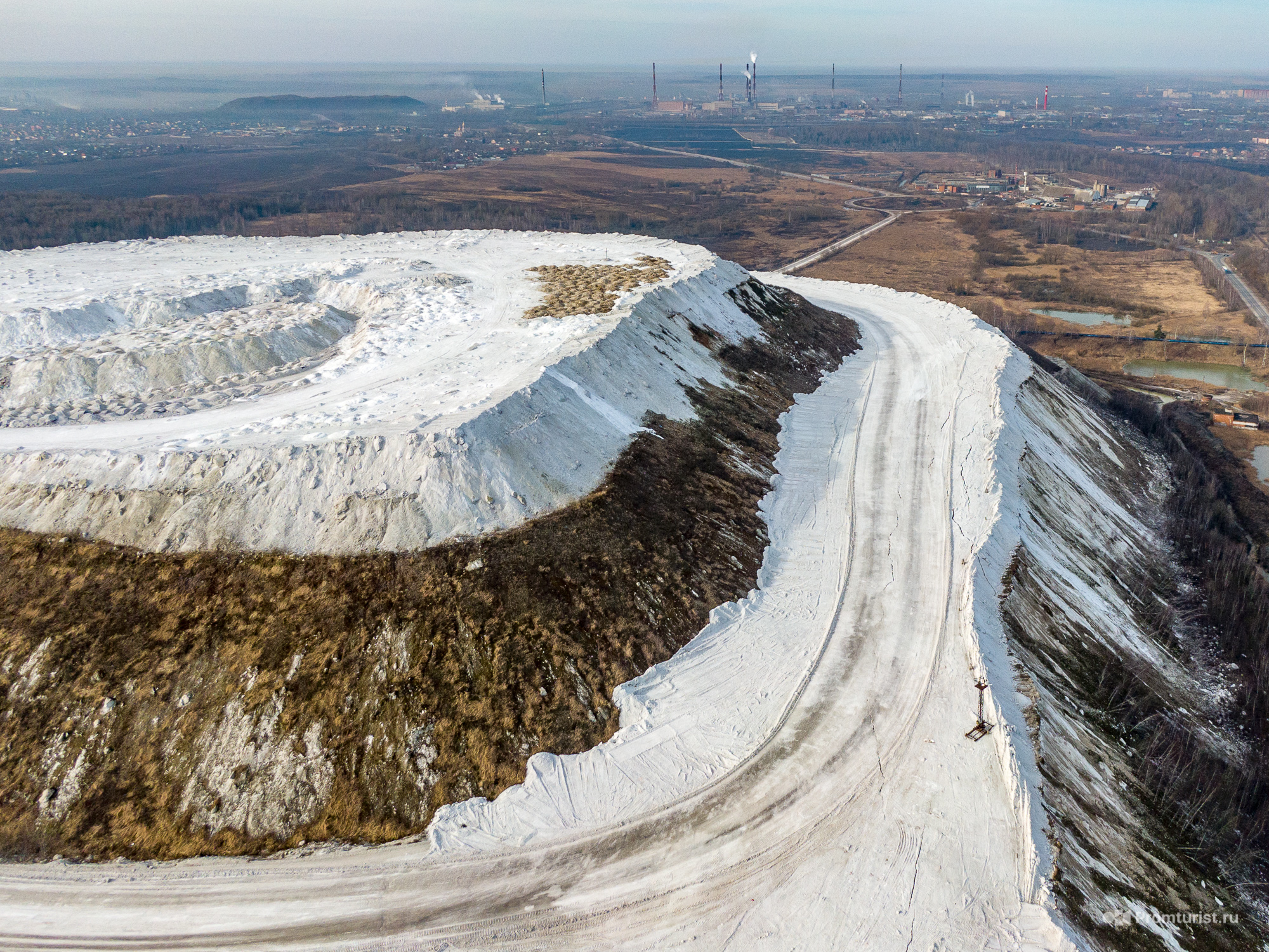 Фосфогипс. Воскресенск гора из фосфогипса. Белая гора Воскресенск. Фосфоритная гора в Воскресенске. Фосфогипсовый отвал Воскресенск.