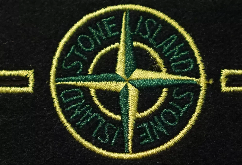 Что означает нашивка stone. Стоник Исланд. Патч стон Айленд. Нашивка Stone Island. Stone Island Patch.