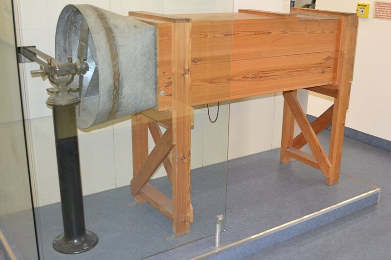 Реплика аэродинамической трубы братьев Райт