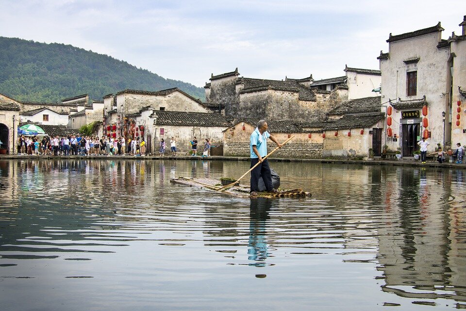https://cdn.pixabay.com/photo/2018/09/05/14/15/huangshan-3656344_960_720.jpg