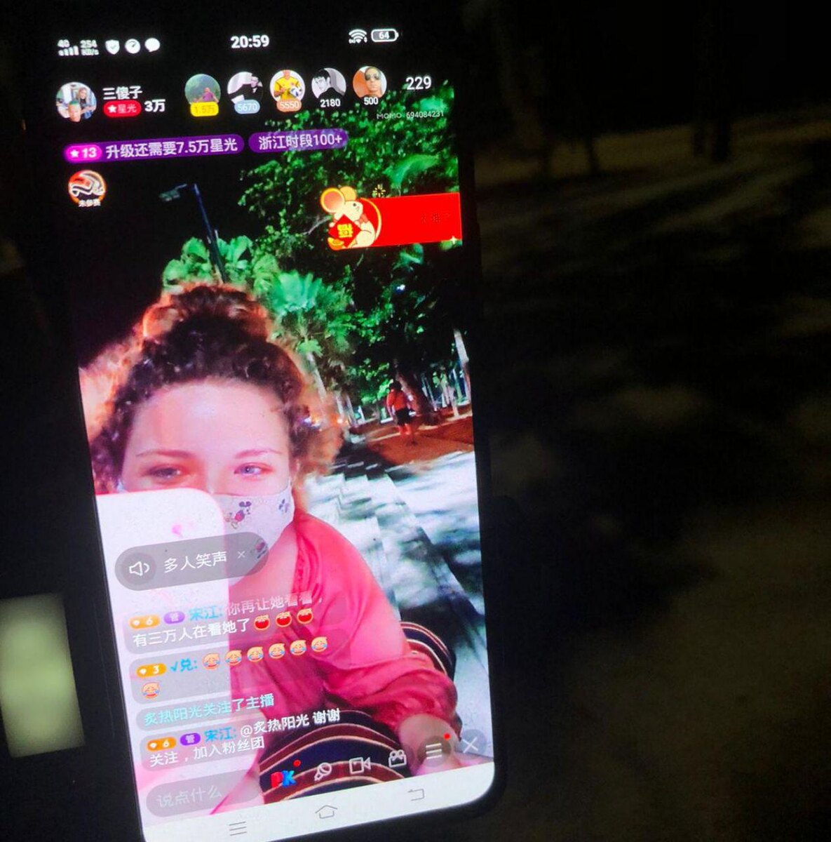 На мою подругу смотрели более 21000 китайцев, когда она попала в эфир к Юнксу :)