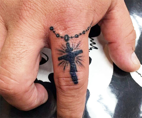 татуировка на указательном пальце левой руки перстень | Дзен