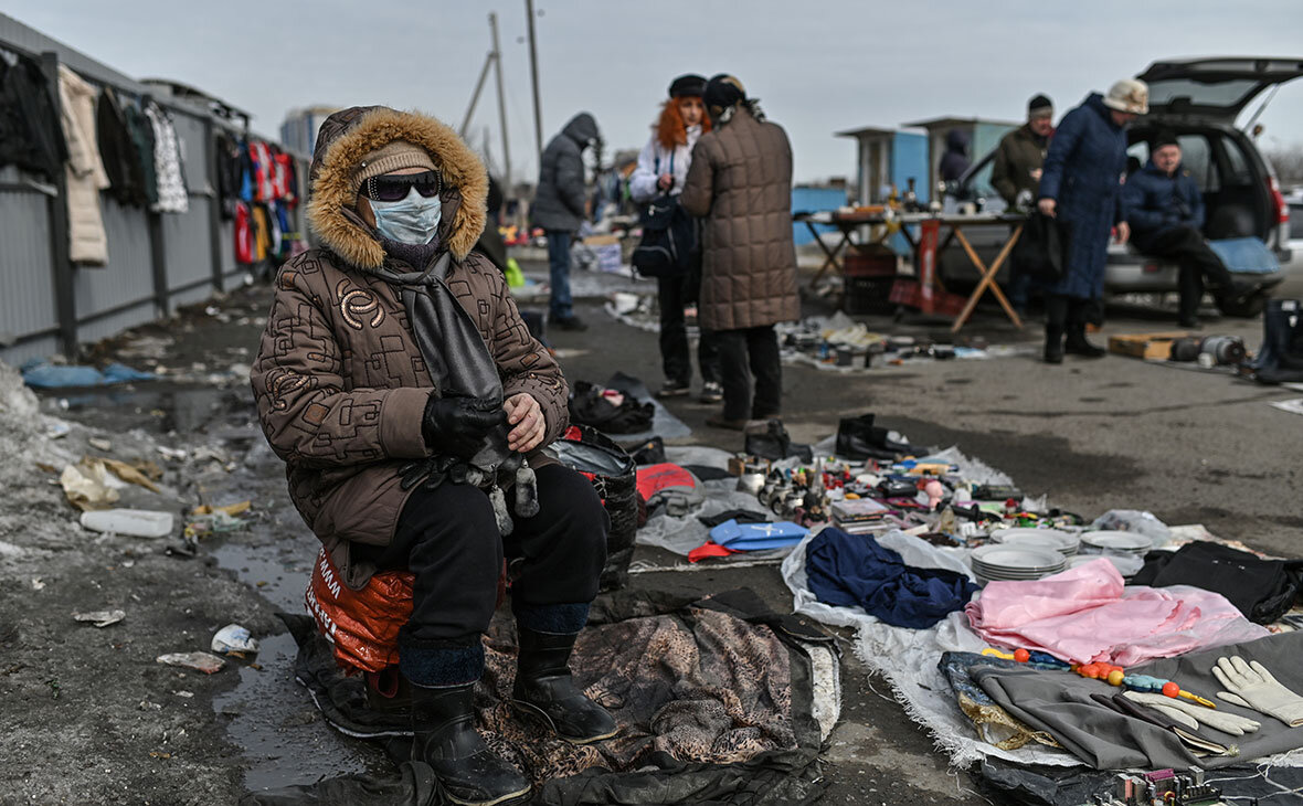 Время, когда было сделано это фото, выдаёт только маска