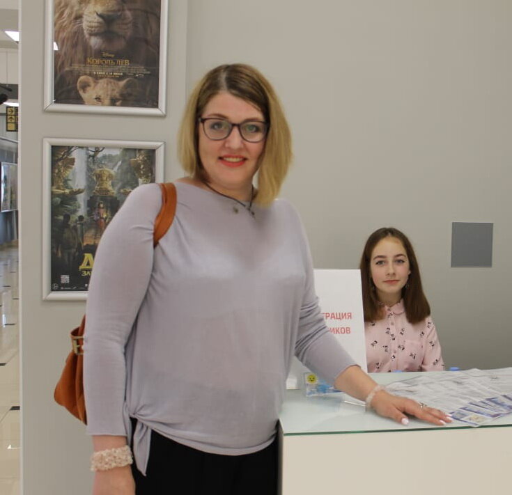 Татьяна Леанович на переднем плане