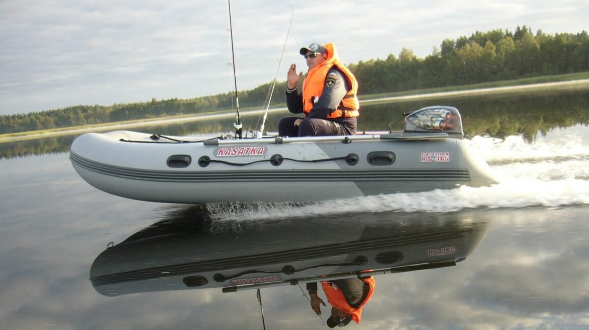 При выборе двигателя ориентируются на используемую лодку