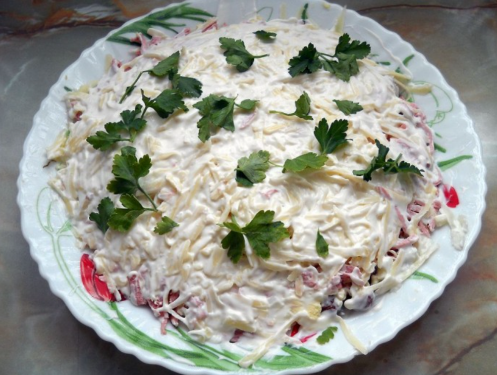 Все салат готов.Приятного вам аппетита. 