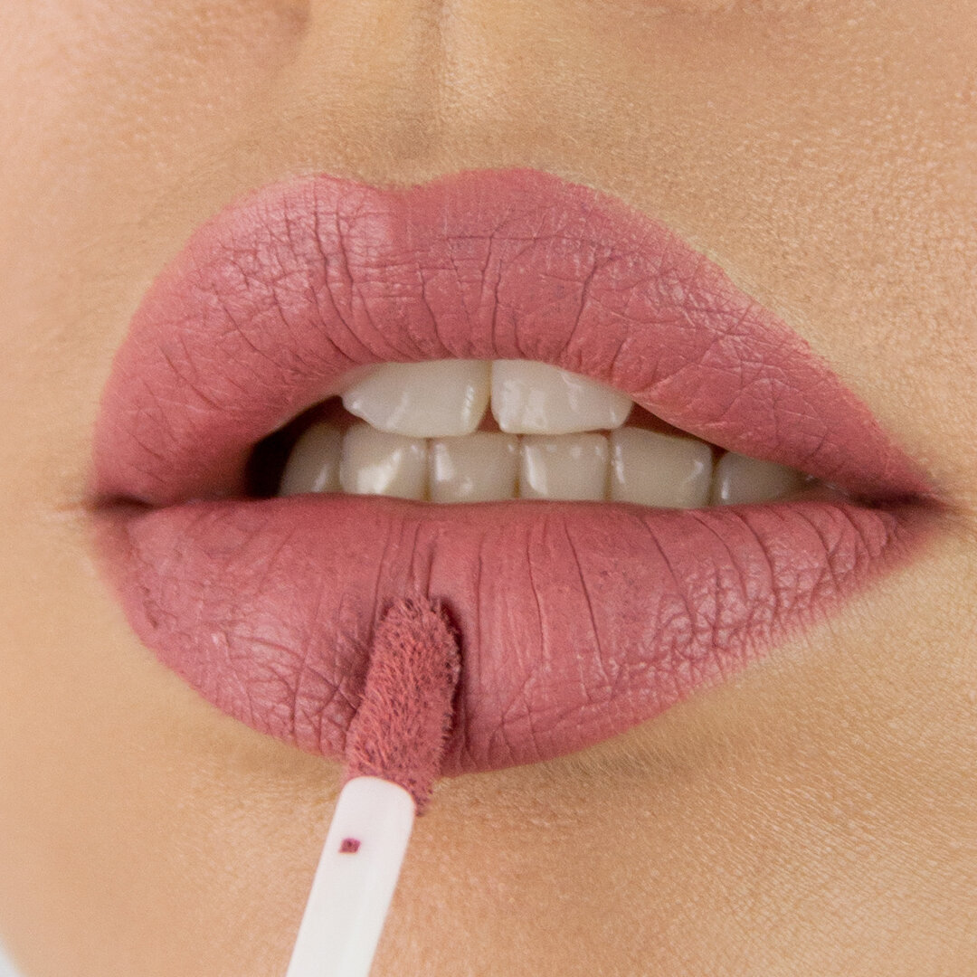 Матовая помада в оттенке JOY