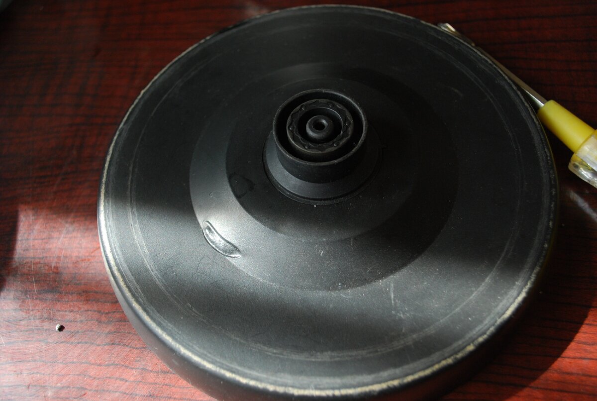 Подплавленная платформа чайника