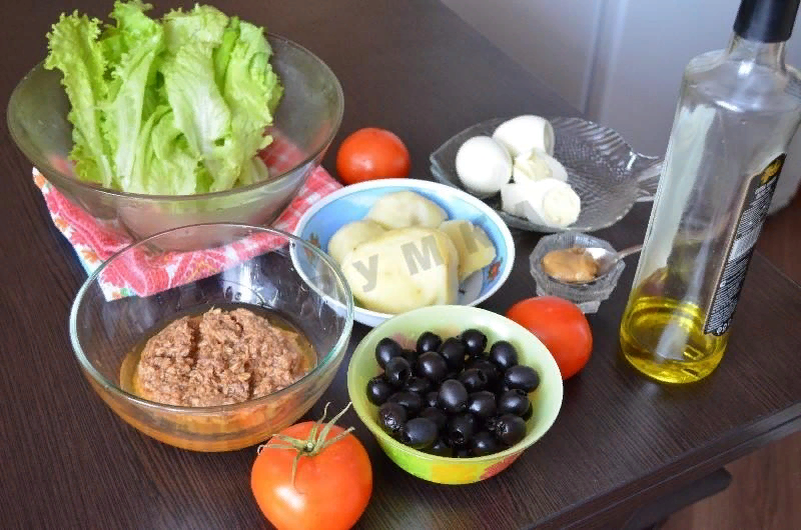 https://1000.menu/cooking/12575-salat-nisuaz