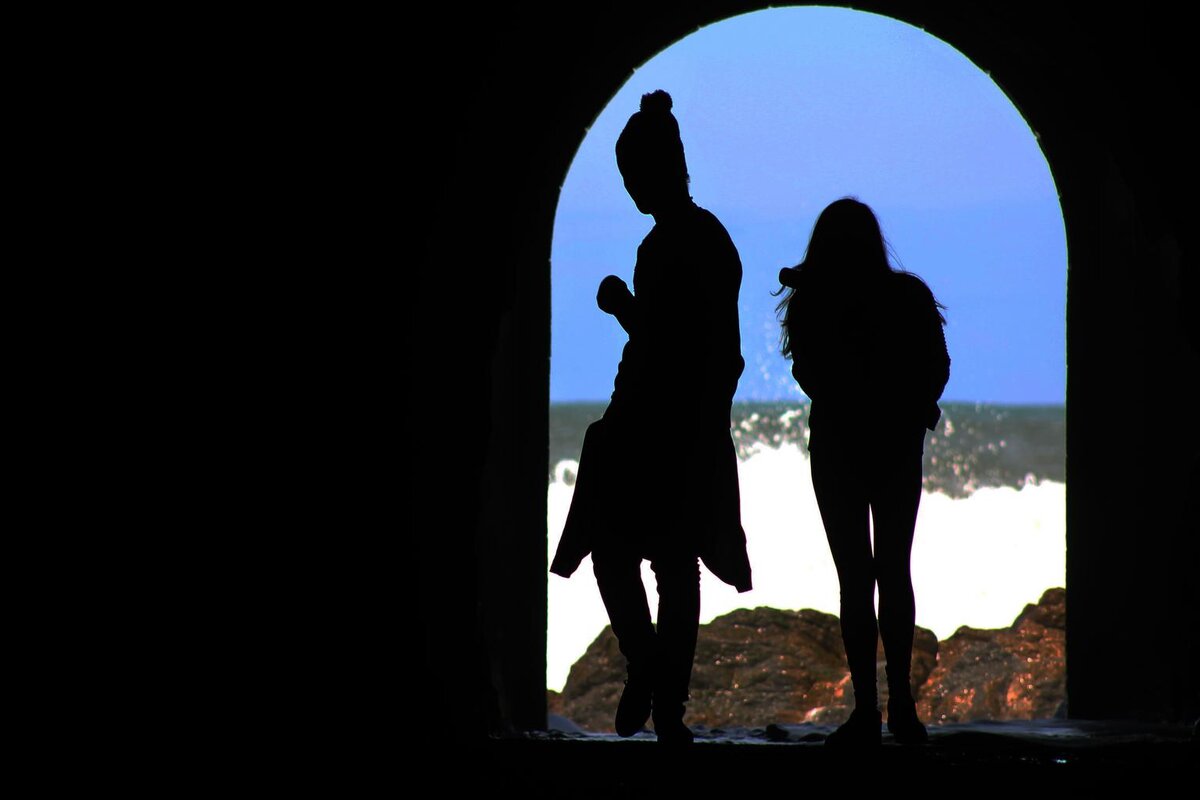 Источник: https://free-images.com/lg/5316/tunnel_casal_mar_woman.jpg
